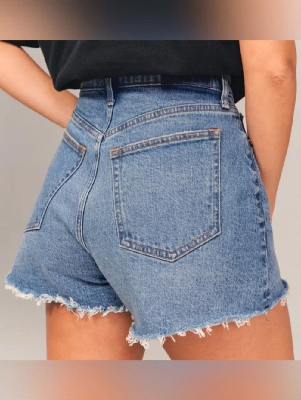 A&F [Curve Love] The '90s Relaxed Cutoff Short - High Rise EUC